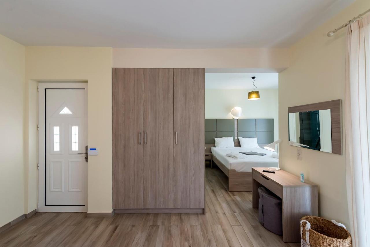 Venus Villa With Private Pool, 2Min To The Beach Finikounta Exterior photo